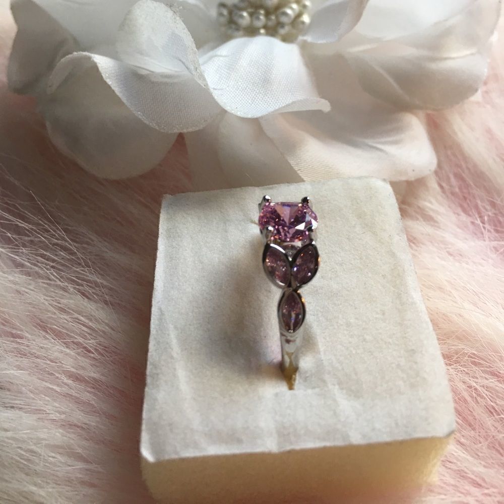 Pink crystal flower 🌺 ring‎ - Picture 2 of 2